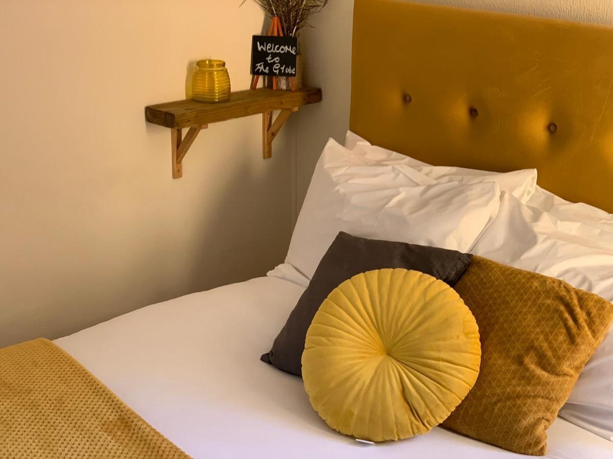 The Globe 3*